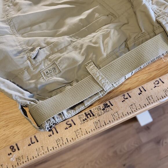 REI 14 Petite Khaki Nylon Convertible Pants Zip Pocket Belted 32" Waist - Picture 12 of 16